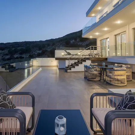 Deep Blue Luxury Theseus - Private Jacuzzi - Sea View Villa